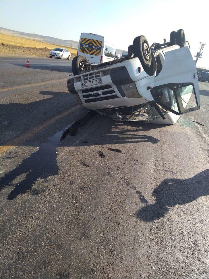 Batman'da otomobil ile çarpışan işçi servisi devrildi, 11 kişi yaralandı G3