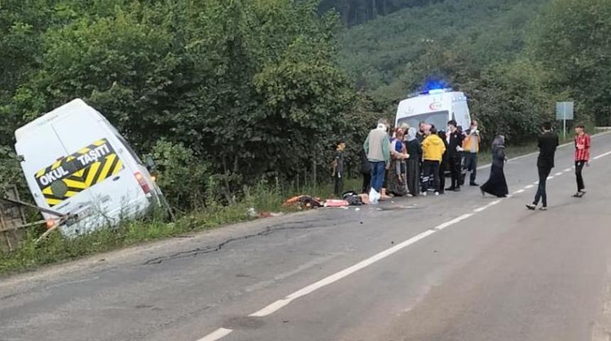Ordu'da fındık işçilerini taşıyan minibüs ağaca çarptı, 13 kişi yaralandı