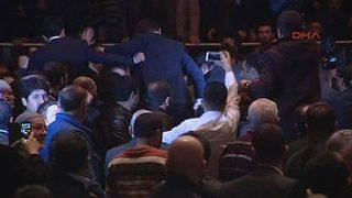 Ahmedinejad’ın konuşması sırasında salonda arbede yaşandı