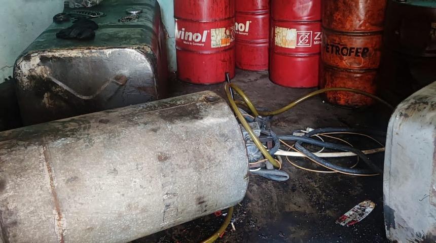 Hatay'da evin deposunda 3 bin 50 litre kaçak akaryakıt ele geçirildi