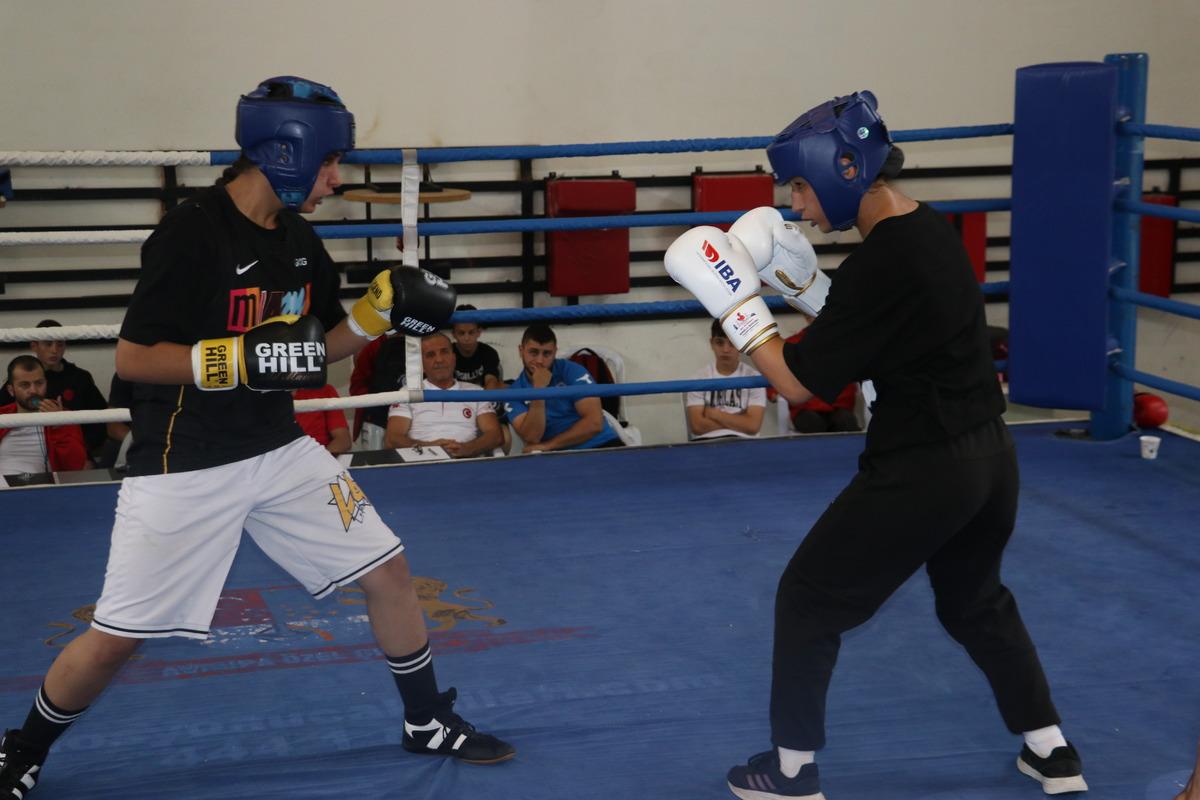 &Uuml;st Minikler Boks Milli Takımı'nın Kastamonu kampı sona erdi