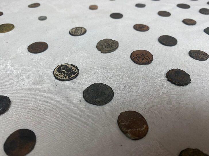 Hatay'da 130 sikke ile 15 obje ele geçirildi G2