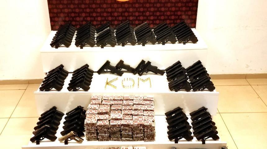 Konya'da kaçak silah imalatı ve ticareti yaptığı öne sürülen 6 şüpheli yakalandı