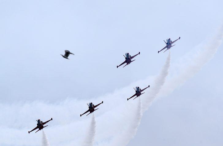 Türk Yıldızları, Trabzon semalarında gösteri uçuşu yaptı G2