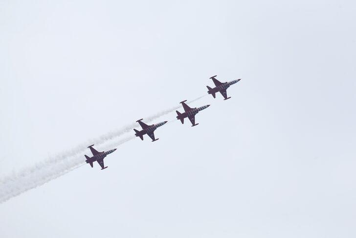 Türk Yıldızları, Trabzon semalarında gösteri uçuşu yaptı G4