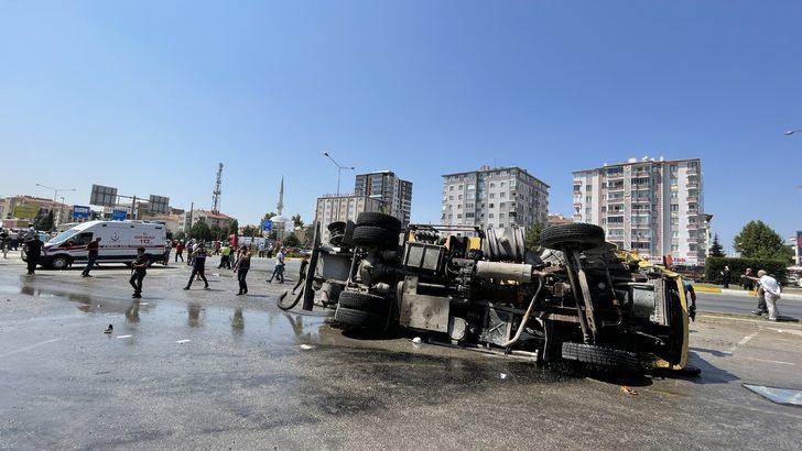 Çorum'da vidanjörle kamyonet çarpıştı, 6 kişi yaralandı G3