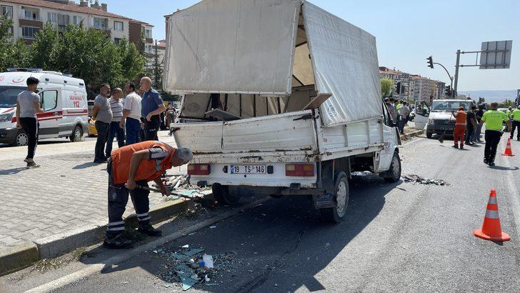 Çorum'da vidanjörle kamyonet çarpıştı, 6 kişi yaralandı G4
