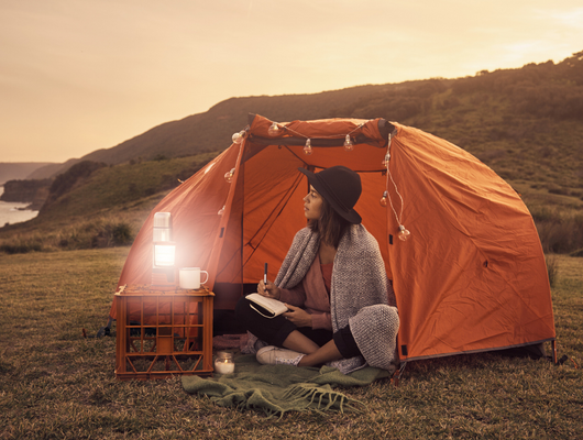 Kamp akşamlarının keyfini çıkarmanıza yardımcı olacak en iyi kamp lambaları