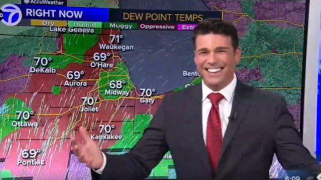 Canlı yayında eğlenceli anlar! Ekrana eli yanlışlıkla değince dokunmatik olduğunu fark etti