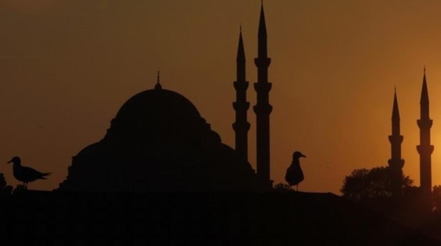 Vatandaşlar 'Bugün ne kandili' sorusuna yanıt arıyor