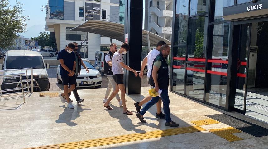 Antalya'da uyuşturucu operasyonunda gözaltına alınan 5 kişiden 3'ü tutuklandı