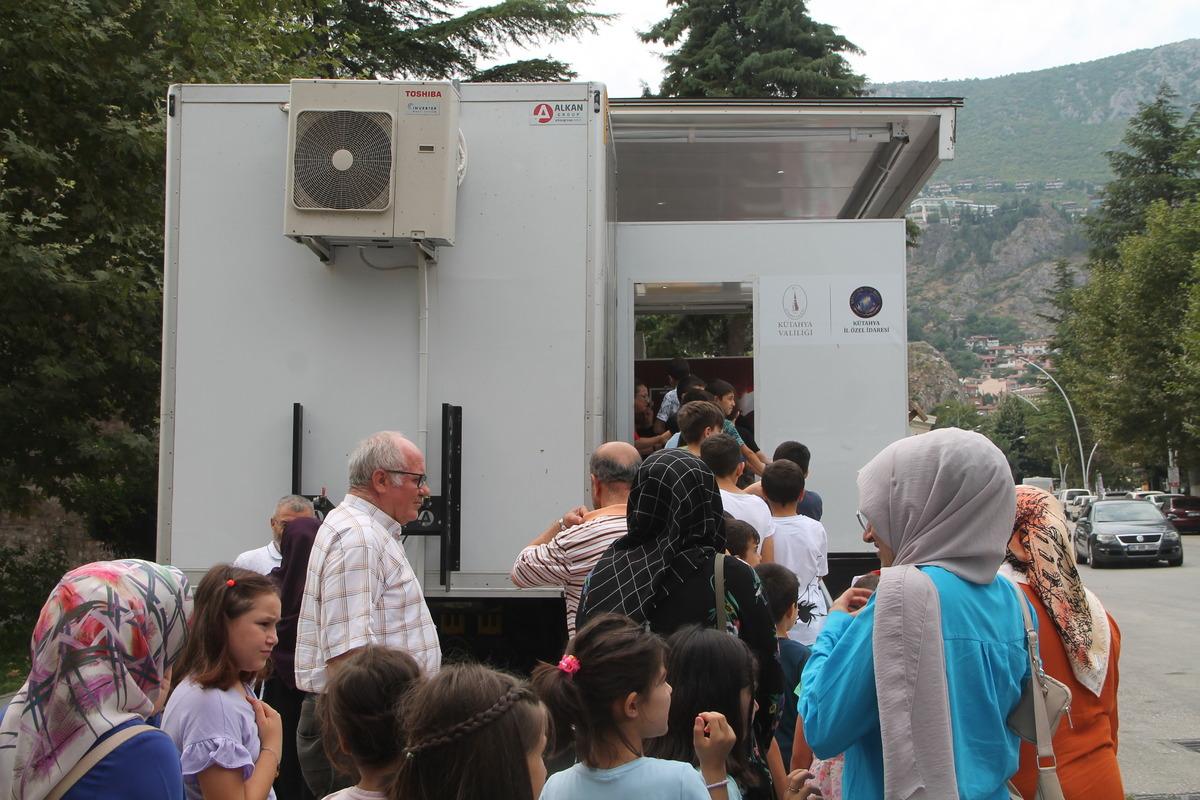 Motivasyon tırı devlet korumasındaki &ccedil;ocuklar i&ccedil;in Amasya'da