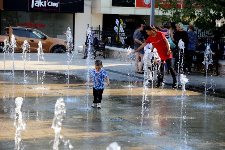 Muğla’da sıcaktan bunalan çocuklar fıskiyelerle serinledi G2