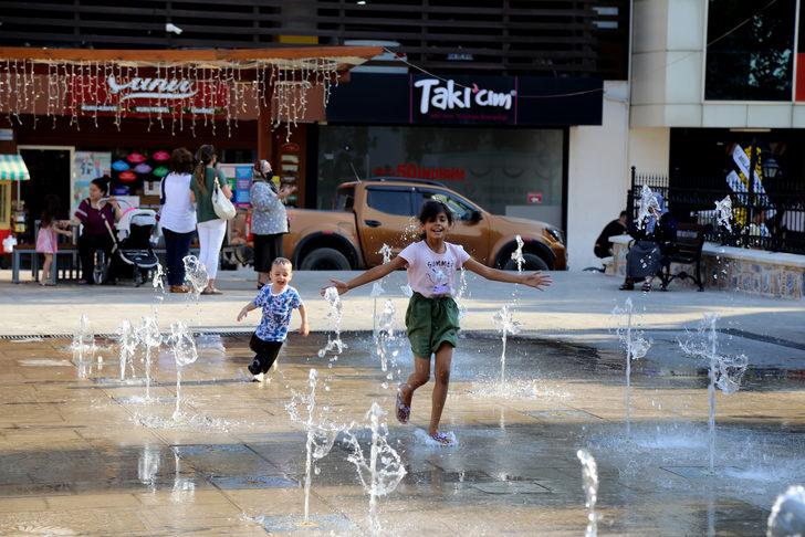 Muğla’da sıcaktan bunalan çocuklar fıskiyelerle serinledi G3