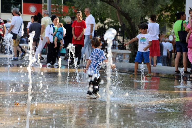 Muğla’da sıcaktan bunalan çocuklar fıskiyelerle serinledi G4