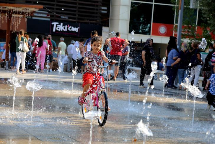 Muğla’da sıcaktan bunalan çocuklar fıskiyelerle serinledi G5