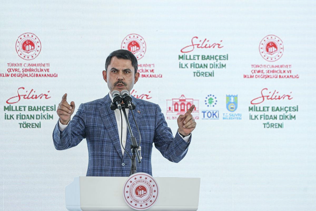 Silivri Millet Bah&ccedil;esi'nde ilk fidanlar dikildi