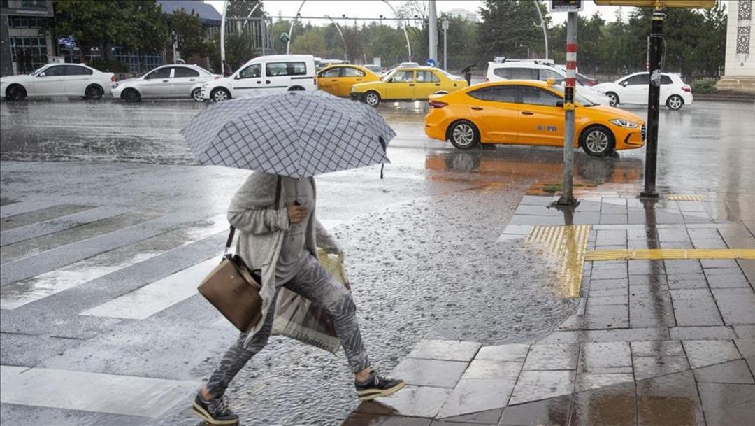1200xauto Ankara'da sağanak yağış alarmı: Meteoroloji'den uyarı geldi