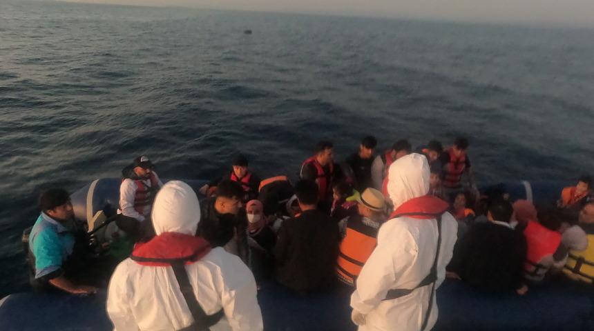 Çanakkale açıklarında 53 düzensiz göçmen yakalandı