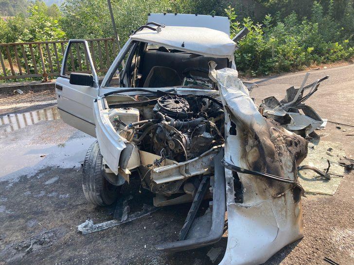 Adana'da kamyonla çarpışan otomobilin sürücüsü ağır yaralandı G3