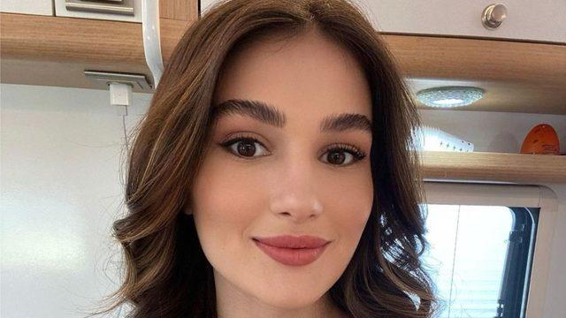 Kuzey Yıldızı'nın Feride'si Gizem Güneş mini elbisesiyle poz verdi!