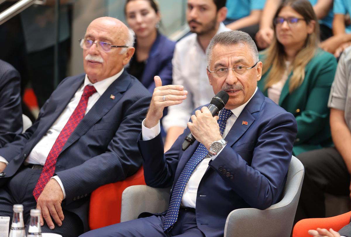 Cumhurbaşkanı Yardımcısı Oktay'dan Teknopark İstanbul'a ziyaret: