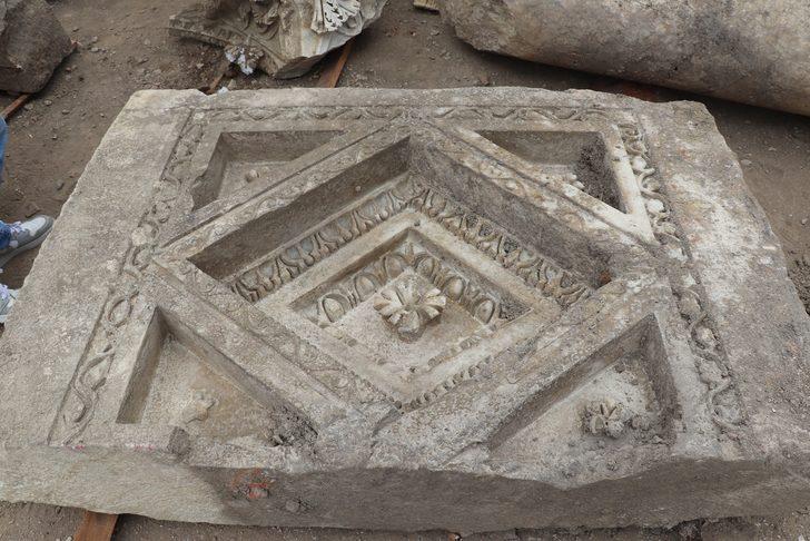 Düzce'deki antik kentte mermer blok ve mimari figürler bulundu G5