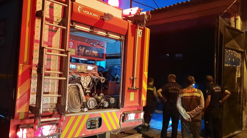 Manisa'da marangoz atölyesinde çıkan yangın söndürüldü