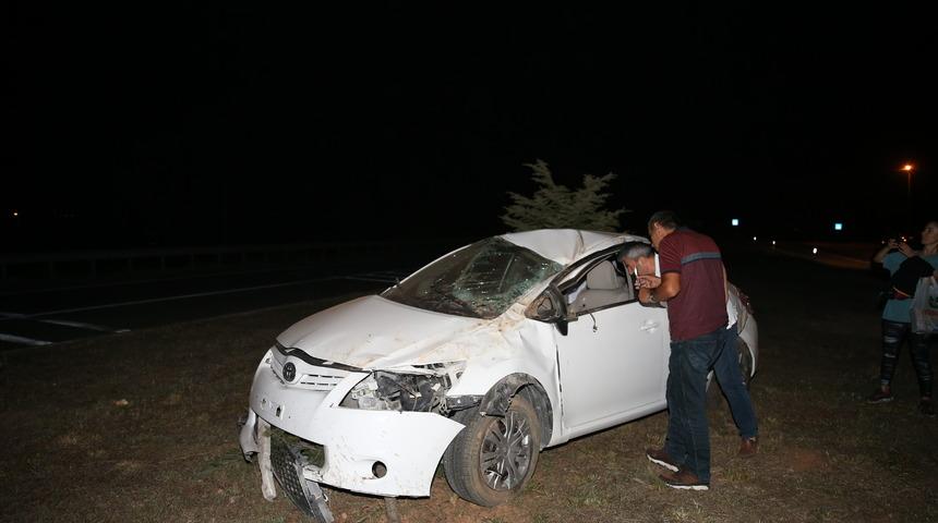 Tokat'ta devrilen otomobildeki nişanlı &ccedil;ift yaralandı