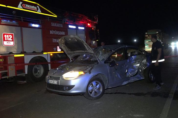 Sakarya'da iki otomobil çarpıştı 5 kişi yaralandı G1