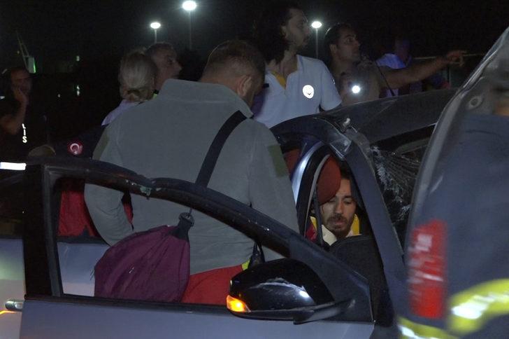 Sakarya'da iki otomobil çarpıştı 5 kişi yaralandı G2