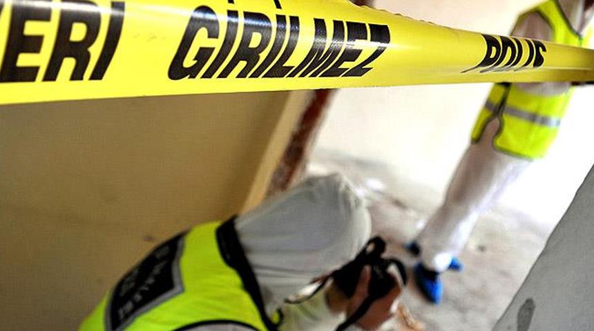 Kötü koku ihbarına gitmişlerdi... Evden ceset çıktı!