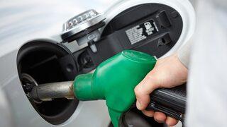 Akaryakıt fiyatlarında nefes aldıracak gelişme! Petrol düştü, benzin ve motorine indirim geldi