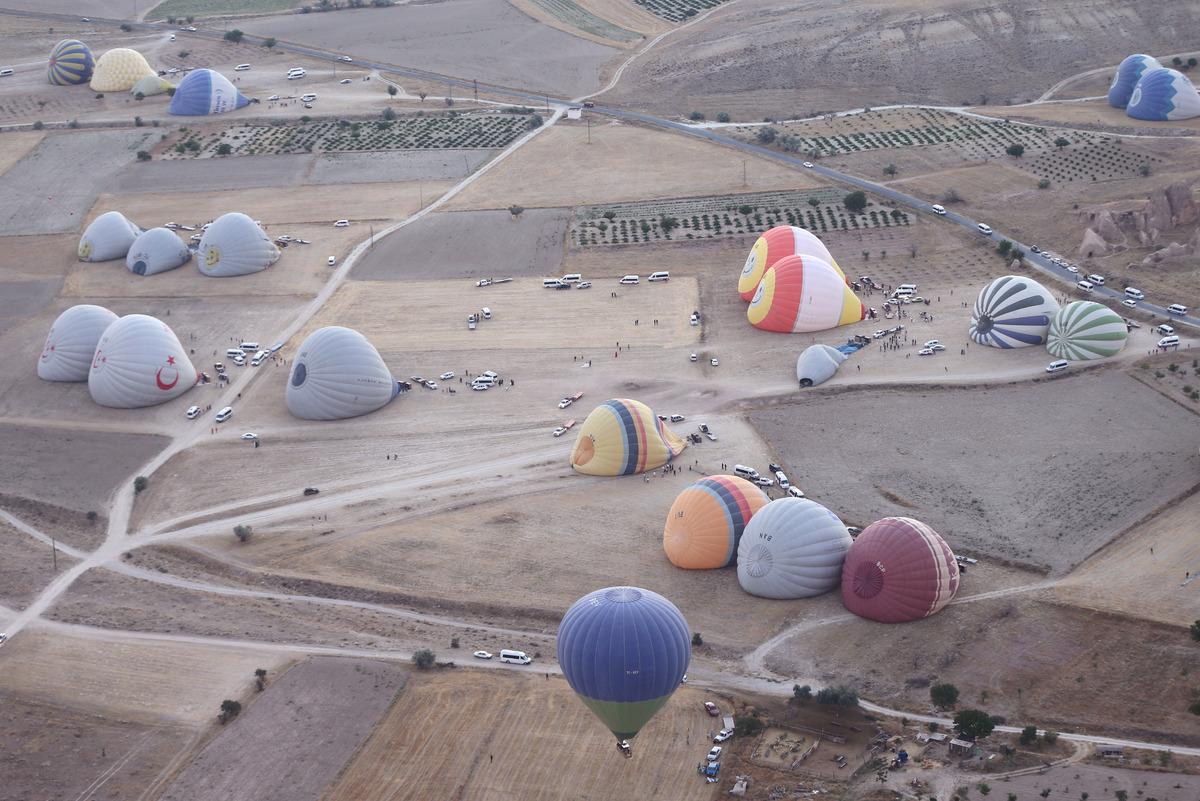 Kapadokya'da turistler yeni g&uuml;n&uuml; g&ouml;ky&uuml;z&uuml;nde karşıladı