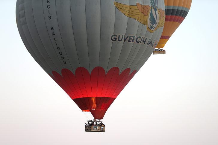 Kapadokya'da turistler yeni günü gökyüzünde karşıladı G3