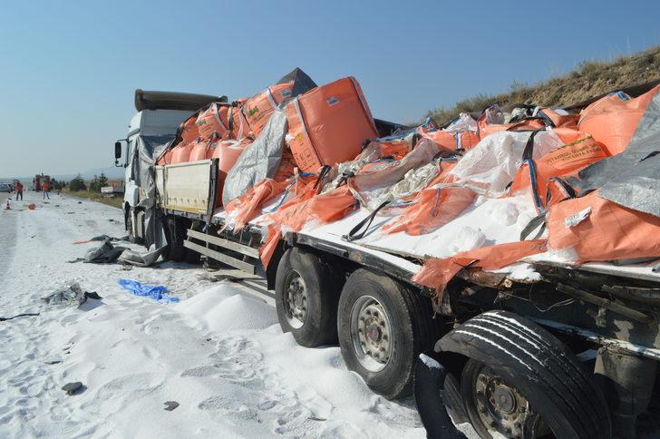 Afyonkarahisar'daki trafik kazasında 2 kişi öldü, 5 kişi yaralandı G5