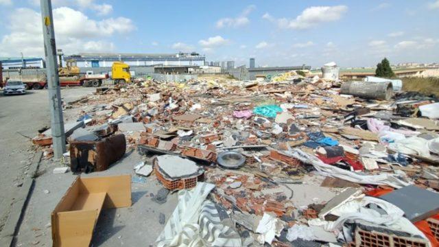 Yer: Esenyurt! Arsa sahibi yıktı, cemaat mescitsiz kaldı: Kuran-ı Kerim ve bayrağımız enkaz altında