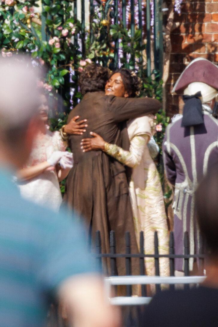 Hannah Dodd 'Bridgerton' setinde görüldü! İşte yeni sezondan kamera arkası görüntüleri G1