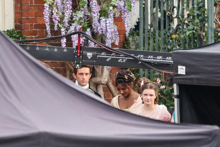 Hannah Dodd 'Bridgerton' setinde görüldü! İşte yeni sezondan kamera arkası görüntüleri G3