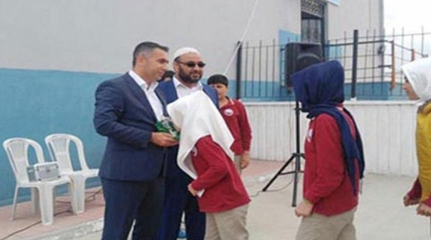 Öğrencilere, 'Hz.Muhammed'in sakalı'nı öptürme görüntülerine soruşturma