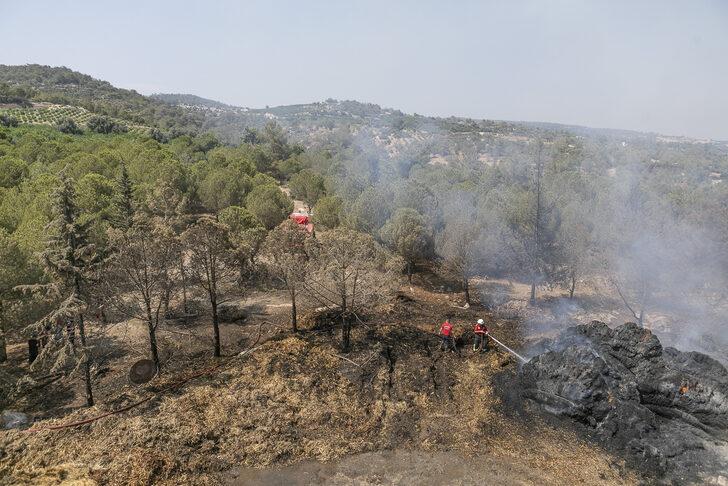Mersin'de ormanlık alanın yanındaki saman balyalarında çıkan yangın söndürüldü G4