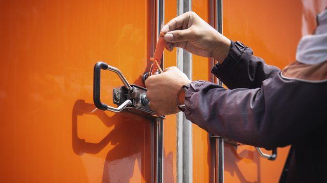 Bakan Kirişci 'Göz açtırmayacağız' diyerek duyurdu: 24 gıda işletmesinin faaliyetine men! 