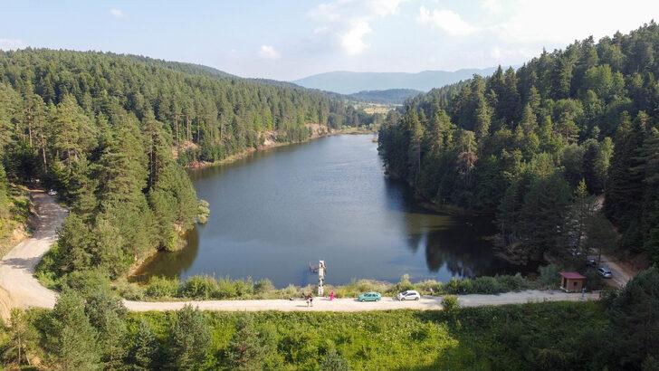 Bilecik'teki Bozcaarmut Göleti doğaseverlerce ziyaret ediliyor G2