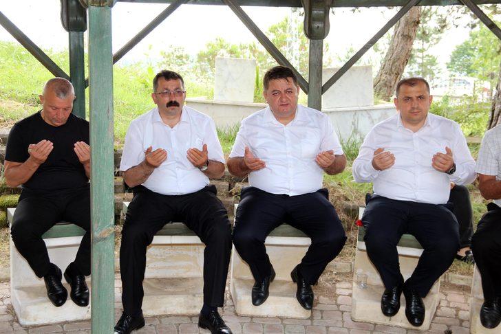 Şemsi Denizer Zonguldak'ta mezarı başında anıldı G3