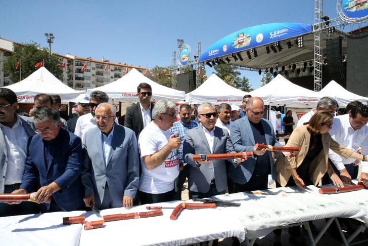 Sivas'ta "Gardaşlık Festivali"nde 58 metrelik sucuk yapıldı G4
