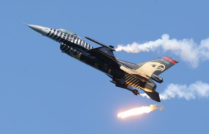 SOLOTÜRK Trabzon'da gösteri uçuşu yaptı G2