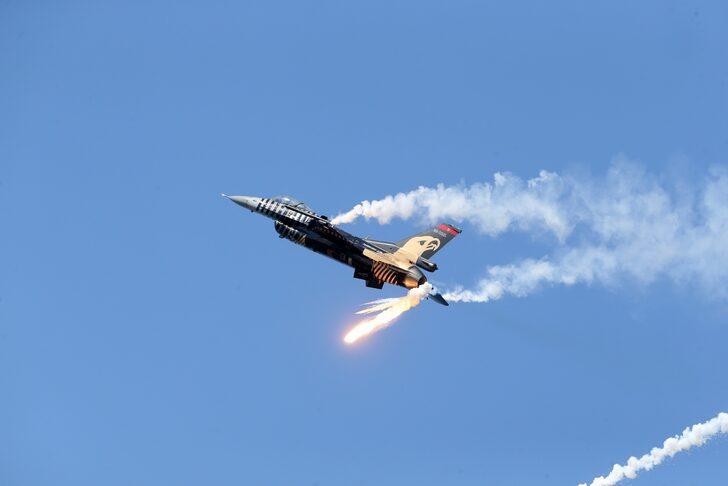 SOLOTÜRK Trabzon'da gösteri uçuşu yaptı G3