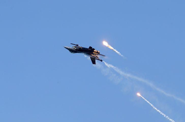 SOLOTÜRK Trabzon'da gösteri uçuşu yaptı G4