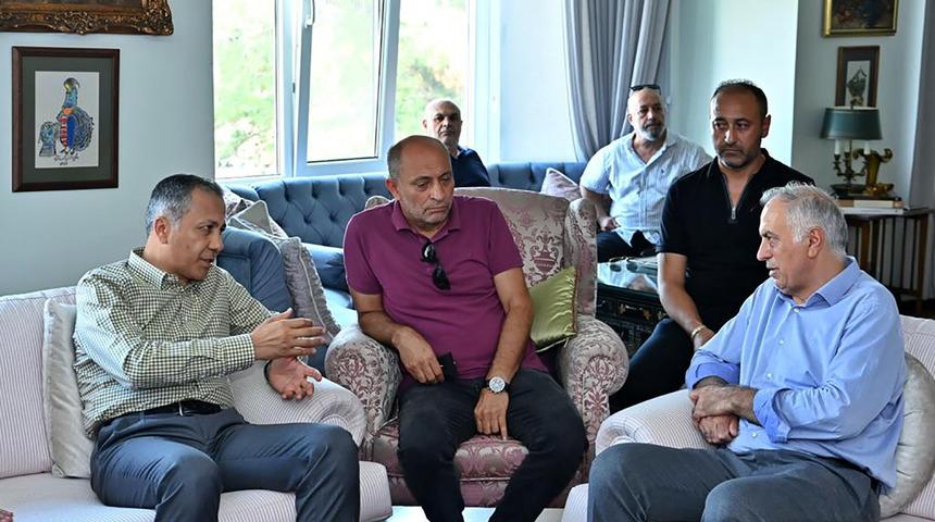 İstanbul Valisi Yerlikaya'dan Kartal Cemevi Başkanı Sarıtaş'a "geçmiş olsun" ziyareti