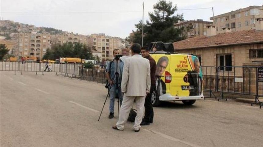 Mardin'in bağımsız adayı boş alanda miting yaptı